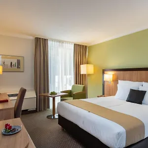 https://holiday-inn-dusseldorf-airport-ratingen.topcolognehotels.com